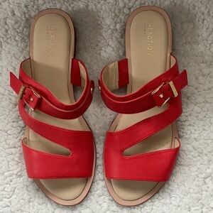 LIKE NEW Kenneth Cole Reaction Julianna Asymmetrical Sandals with Gold Accent